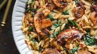 Creamy Spinach and Mushroom Orzo (30 Minutes, ONE-PAN)