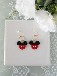 Listing includes  1 pair of Minnie Mouse OR Mickey Mouse earrings handcrafted from polymer clay. Please allow for slight differences in the final product as it can be difficult to create each pair of earrings exactly the same as the original. Thank you in advance for understanding. Handle your earrings with care as you would any fine piece of jewelry: No returns/exchanges accepted. If there is an issue with your order please contact me immediately. I am always happy assist you. Thanks & God bles