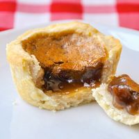 The Best Classic Canadian Butter Tarts - there's a reason why we have a national obsession with these sweet, buttery, caramel-y tarts. They are fantastic!