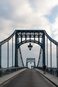 Eindrucksvolle Stahlkonstruktion der Kaiser-Wilhelm-Brücke, Wilhelmshaven