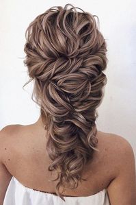 curly wedding hairstyles textured elegant cascading half up half down oksana_sergeeva_stilist