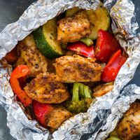 Foil Pack Cajun Chicken and Veggies - Gimme Delicious