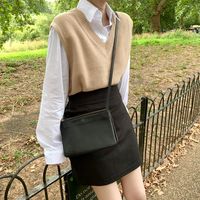 Season: WinterMaterial: CottonMaterial: AcrylicOrigin: CN(Origin)Model Number: 8093Pattern Type: SolidClothing Length: RegularGender: WOMENAge: Ages 18-35 Years OldCollar: V-NeckStyle: Office LadyItem Type: Outerwear & CoatsClosure Type: NoneOuterwear Type: Vest