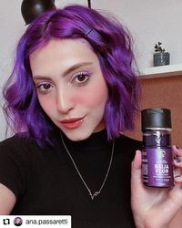 O roxo maravilhoso da @ana.passaretti que usou Beija Flor com Boto Rosa 💜 ⠀ #cabelocolorido #familiakamaleao #kamaleaocolor ⠀ #ParaTodosVerem Nesta imagem o cabelo roxo com fundo rosado da @ana.passaretti com as cores Beija Flor e Boto Rosa. ⠀ ❗INFORMAÇÕES IMPORTANTES❗ - Todas publicações repostadas aqui no feed são baseadas nas experiências individuais de cada cliente ou são resultados obtidos através de procedimentos realizados por um profissional da área. Por isso é importante que você SEMPR