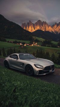 Mercedes-AMG GT R 2022 Engine: 4.0L V8 Twin Turbo Power: 430 kW / 585 hp Torque: 700 Nm / 516 lb-ft Weight: 1,555 kg / 3,428 lbs 0-100 kph: 3.6 seconds Top Speed: 318 kph / 197 mph