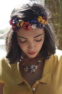 Bandeaux de fleurs en tissu « Couronnes Champêtre » et Collier, manchette et bagues en métal émaillé « Champêtre » / Flowers headband in fabric « Couronnes Champêtre » , necklace, bracelet and rings in enameled metal « Champêtre » Les Nereides