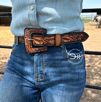 Has removable buckle. Has snaps! Genuine tooled leather!