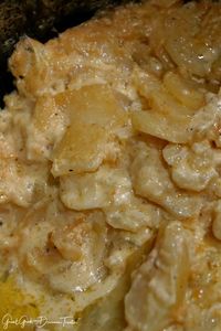 Crock Pot Cheesy Scalloped Potatoes