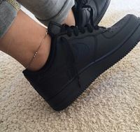 black sneakers nike