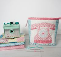 Using the vintage themes of the new Playtime 30's collection by Lindsay Wilkes, Charise @charisecreates is sharing her Retro Zipper Pouches on the blog today! 🩷⁠
⁠
There are three patterns in the Retro Gadget pattern set including the Princess Phone, Vintage Camera & Vintage Scale! You can find links to the Retro Gadgets patterns, and the Home Sweet Home zipper pouch pattern on our blog!