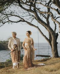 Ide Prewedding menggunakan baju adat bali. Pakaian tradisional Indonesia. Balinese traditional clothes. Pic from instagram: kadekbaliwedding #attire #bride #bridal #pengantin #clothing #budaya #culture #asia #outfit #costume