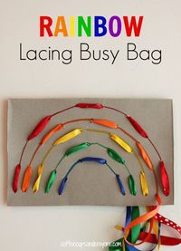 Get ready for some fine motor fun! This rainbow lacing busy bag will keep preschool kids busy while sharpening their fine motor skills.