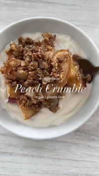 For this recipe 🔗 click the link in my bio or visit peanutbutterandjilly.com/recipes/6-ingredient-peach-crumble/ ⠀⠀⠀⠀⠀⠀⠀⠀⠀ #vegandesserts #glutenfreedesserts #easydessert #oatmeal #peachcobbler #peachcrumble #peaches #plantbaseddiet #plantbasednutrition