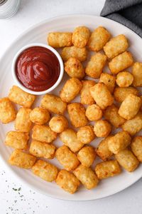 Want to make air fryer frozen tater tots? These tater tots turn out deliciously crispy making them an easy snack or side dish.