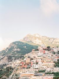 The Amalfi Coast is by far one of my favorite destinations for a destination wedding, intimate elopement or simply an engagement session. The prettiest, colorful buildings, the hand painted ceramic, the food, the people and of course: the views! | Yana Schicht | Signature print from analog fine art film photography