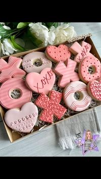 Valentine’s Sugar Cookie Gift Set in 2022 | Sugar cookie designs, Sugar cookies, Sugar cookies decorated