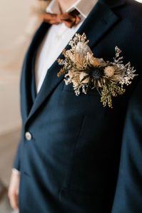 Floral pocket square with dried and fresh flowers | Montreal wedding florist