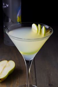 A simple and refreshing pear martini made with pear vodka, elderflower liqueur, fresh lemon juice, and simple syrup. #cocktail #martini #pearvodka #pearmartini