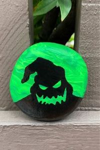 Want to make some painted rocks with the kids this Fall but don’t know where to start?! Check out these super fun & spooooky Halloween themed painted rock ideas for inspiration! #paintedrocks #rockpainting #paintedrockideas #halloweenrocks