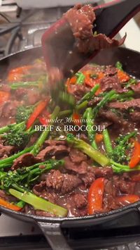 Sharing this new Under 30-Minute dinner recipe for you to make this week. This beef & broccoli recipe is such an easy healthy protein & veggie meal your family will love. Tap for the full recipe!