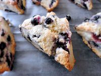 my favorite blueberry scone recipe ! easy easy!