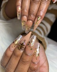 New Nail Hustla on Instagram: “—Up close BABY BEEE— ✨✨GOLD THANGGGS✨✨ ••••••••••••••• 🤍🤍🤍🤍 #boujeebarbylex #nailgods #nailqueens #boujeenails #dallasnailtech…”