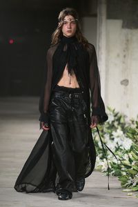 Ann Demeulemeester Spring 2025 Ready-to-Wear
https://www.vogue.com/fashion-shows/spring-2025-ready-to-wear/ann-demeulemeester/slideshow/collection#40