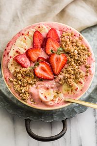 Strawberry Banana Nice Cream Breakfast Bowls | Get Inspired Everyday!  #collagen #paleo #glutenfree