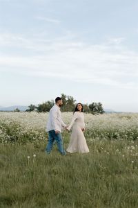 Sweet maternity photos in a field of beautiful white flowers at Aldergrove Regional Park outside Vancouver, BC. White ribbed dress, neutral outfit, carefree couple, artistic images.  SDuncan Photography | Vancouver, Canada wedding and lifestyle photographer specializing in authentic, true to life photography. Instagram: @sduncanphotography