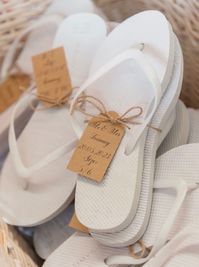 These flip flop tags are the perfect way to add that personalised touch to your wedding day.  If you would like a custom design, please put your ideas into the personalisation box. please note: each pack contains the selected amount of cards you have selected. (Does not include Ribbon, hessian string or flip flops TAGS ONLY.)