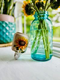 Celebrate who you are with dcor that reects what’s important to you. From connections to the people, places and things you love — you’re all about showcasing what makes life beautiful.  Our Sunflower Mini Warmer is coming on September 1 in the Fall/Winter catalog 🌻  #sunflower #miniwarmer #waxwarmer #waxmelts #scent #scents #scentsy #fall #decor #home #falldecor #sunflowerdecor