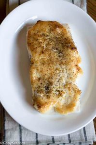 Enjoy flaky, baked white fish with a tasty crust for dinner. Use tilapia, cod, haddock, or your favorite white fish. A simple breaded seafood filet is topped with mayonnaise and seasoning then baked and broiled to perfection. Click to get this quick and easy Luby's copycat recipe. #fishrecipes #bakedfish #seafoodrecipes #tilapia #ovenbaked #copycat #copycatrecipes #quickandeasy