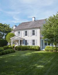 Built in the 18th century, the handsome East Hampton house is just a few steps away from the beach. The new owners were keen for the interiors to make the most of the amazing light and to have a more youthful spirit.