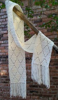 Crochet Diamond ScarfThis crochet  pattern / tutorial is available for free... Full post: Diamond Stitch