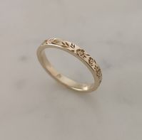 Thin floral wedding band, Elegant and unique 14k gold wedding ring, Vintage style floral wedding band, unique gold wedding ring for the stylish bride to be. * Band width: 2.5 mm * Thickness: 1.5 mm * Available in 14K or 18K YELLOW, WHITE and ROSE gold. The price listed is for 14K please contact me for 18K pricing. * Sizes vary from 5 US to 8 US, including half sizes. Please choose your size upon checkout. * Please choose a finish: Shiny or Matte, and mention in note to seller. * This item is han