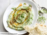 Recette Houmous d'épinards à la feta. Ingrédients (6 personnes) : 250 g de pois chiches cuits, 100 g de féta, 4 poignées de pousses d'épinards... - Découvrez toutes nos idées de repas et recettes sur Cuisine Actuelle