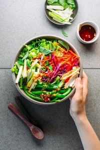 Super easy green salad that is refreshing, crunchy, and healthy! Plus it comes with a garlicky and gingery toasted sesame oil dressing! #plantbased #vegan #salads