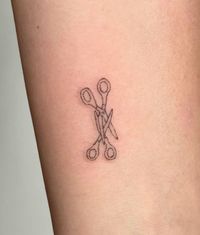 reneé rapp scissor tattoo