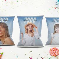 Celebrate your love of Taylor Swift and her iconic album 1989 with this customizable chip bag! Perfect for birthdays, baby showers, or any other occasion, this treat bag is sure to be a hit with all your guests.

The bag is A4 in size and can be edited in Canva, so you can personalize it with your own text, images, and colors. 

Once you're finished editing, simply print out the bag and fill it with your favorite snacks. Chips, popcorn, candy, or even trail mix - whatever you're feeling!