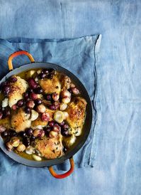 Chicken with sweet wine and grapes