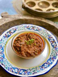 Shabnam Curry Recipe is a delicious Mughlai style mushroom curry, that is a combination of mushrooms and peas cooked in a nutty cashew nut gravy.