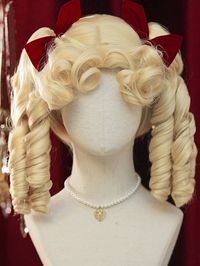 This wig features curled bangs that beautifully frame the face, making it appear smaller and more delicate. The wig naturally has a voluminous look, ensuring it won't look flat or lifeless. The Roman-style double ponytails are detachable, allowing you to adjust the height of the ponytails to your liking. When worn, it exudes a charming, elegant, and noble aura.  Please note that the price includes one wig and a pair of synthetic claw clips.