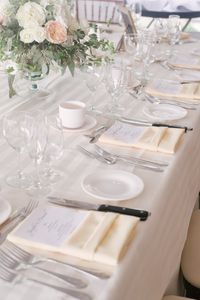 Yellow Napkins on the tables http://www.aliciakingphotography.com/