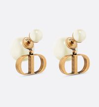 The Dior Tribales earrings are bold and timeless. Composed of white resin pearls, they are completed by antique gold-finish metal 'CD' initials, inspired by the 30 Montaigne line. The design is a prime example of the evolution of one of the House's most iconic styles and will elegantly adapt to any look.