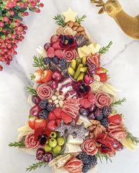 Easy last minute holiday appetizer & charcuterie board ideas.