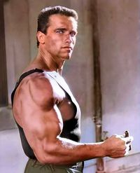 Behind the scenes Arnold Schwarzenegger in Commando ,1985.