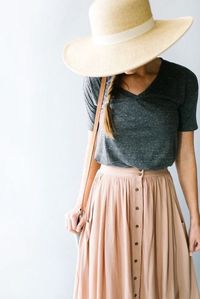 Simple spring outfit - grey tshirt pink skirt and straw hat