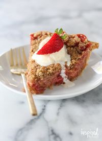 Strawberry Rhubarb Crumble Pie