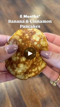 1.1M views · 58K reactions | 6 Months+ - Banana & Cinnamon Pancakes 

INGREDIENTS 
▫️1 Banana 
▫️2 Eggs
▫️1/2tsp Cinnamon 

METHOD 

▫️STEP 1 
Mash banana and mix all ingredients in a bowl 

▫️STEP 2 
In a pan melt 1/3tsp butter on low to medium heat pour mixture creating small pancakes cook for a couple minutes both sides 

#weaning #babyweaningideas #weaningjourney #babymeal #babyledweaningrecipes #breastfeeding #breastfedbaby #weaningrecipes #firsttimemum #6months #weaning6monthold #babyledweaning #blwideas #blwinspiration  #blw #blwlunch #familymeals #blwdinner #toddlerfood #toddlermeals #whatsonmyplate #6monthsweaning #8months | Anita Arora • BLW/Toddler Meals • Mum Life