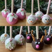 Christmas cake pops in pink